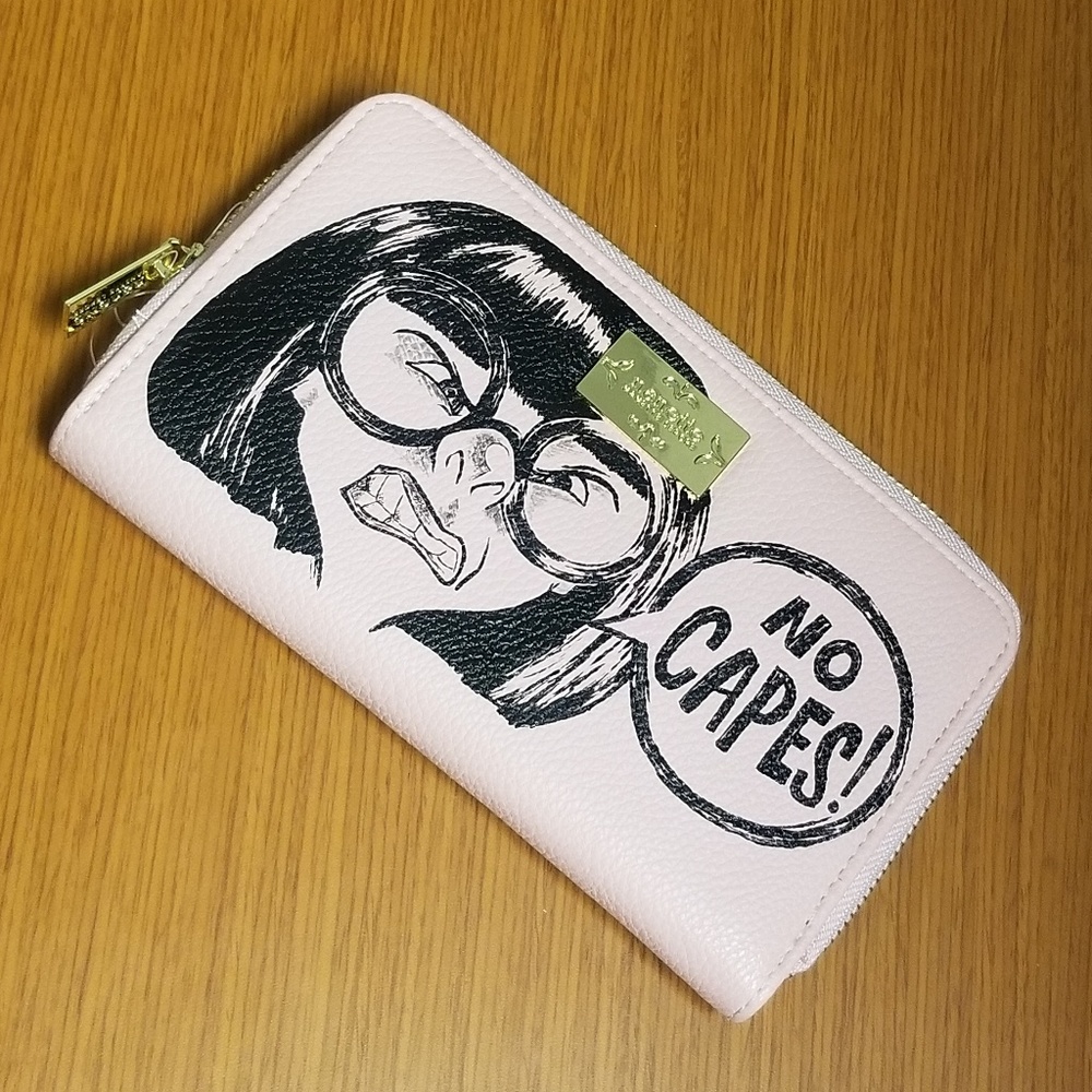 Hand painted "NO CAPES" wallet!! - Picture 8 of 8
